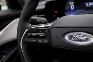 فورد تورس تيتانيوم 2025