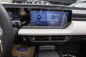 فورد تورس تيتانيوم 2025