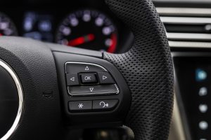 مواصفات ام جي 5 ستاندر 2025