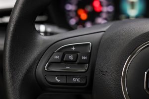 مواصفات ام جي 5 ستاندر 2025 الشكل الجديد