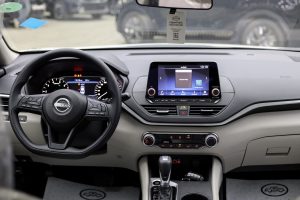 مواصفات نيسان التيما ستاندر 2026