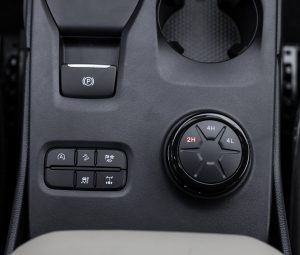 مواصفات فورد ايفرست ستاندر 2025