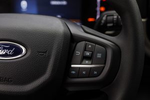 مواصفات فورد ايفرست ستاندر 2025