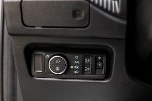 مواصفات فورد ايفرست ستاندر 2025