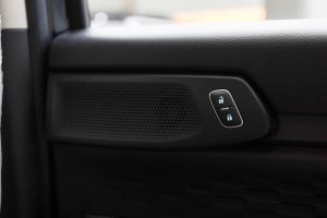 مواصفات فورد ايفرست ستاندر 2025