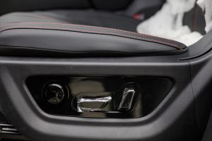 بي واي دي شارك 6 بريميوم 2026