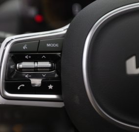 مواصفات كيا كرنفال نص فل 2026