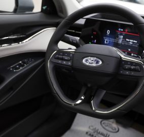 مواصفات فورد تورس ترند 2026