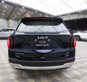 كيا سورينتو هايبرد 2025 فئة ستاندر ومزايا امان عالية