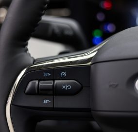 مواصفات فورد تورس امبيانتي 2026 في السعودية