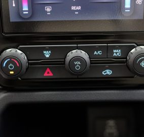 مواصفات فورد ايفرست ستاندر 2025