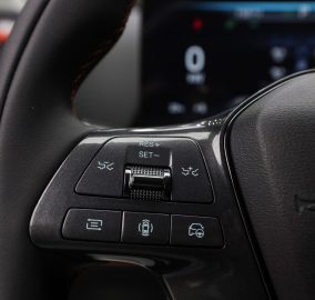 بي واي دي شارك 6 بريميوم 2026