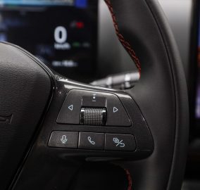 بي واي دي شارك 6 بريميوم 2026