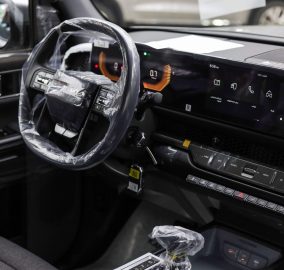 كل ما تحتاج معرفته عن كيا تاسمان EX 2026 في السعودية